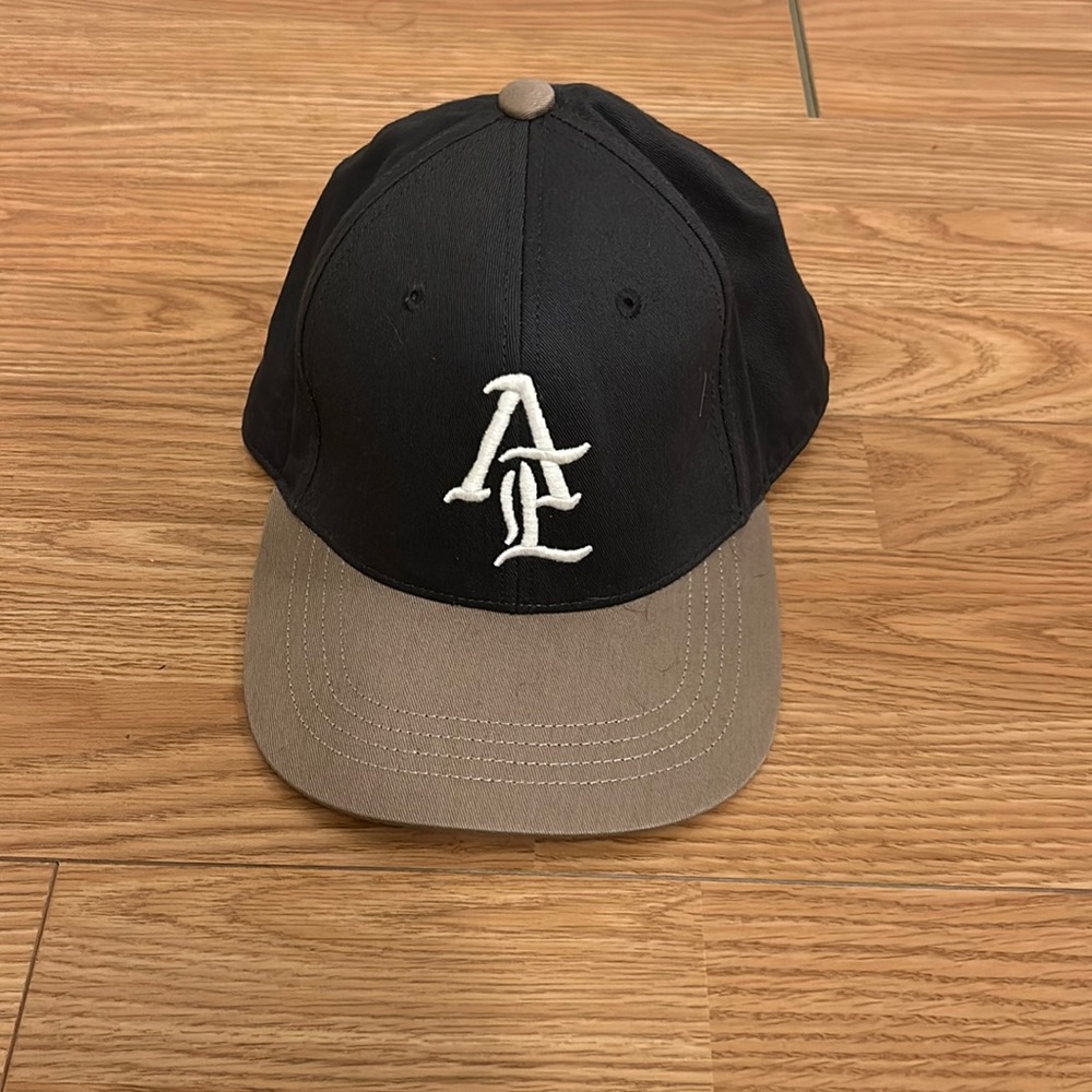 American Eagle hat never worn